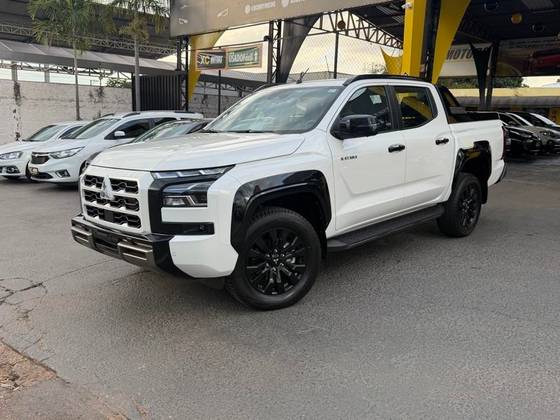 MITSUBISHI TRITON 2.4 BITURBO DIESEL CD KATANA 4X4 AUTOMÁTICO MITSUBISHI TRITON 2.4 BITURBO DIESEL CD KATANA 4X4 AUTOMÁTICO